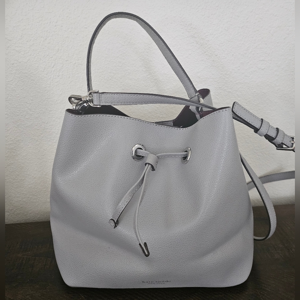 Kate Spade New York Grey Pebbled Leather Adgustible Strap Bucket Bag Crossbody. - Picture 2 of 14